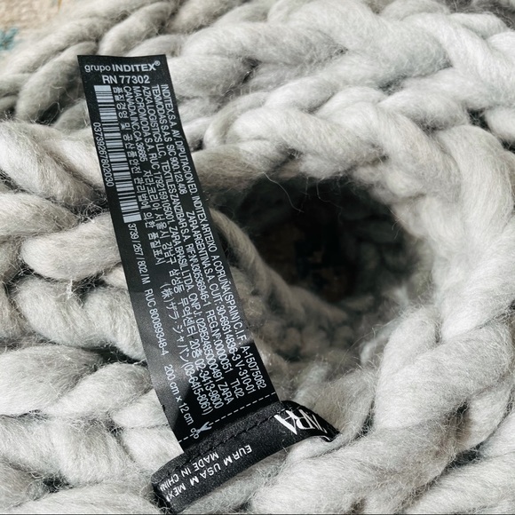 ZARA WOOL BLEND SCARF IN LIGHT GRAY - Picture 6 of 6